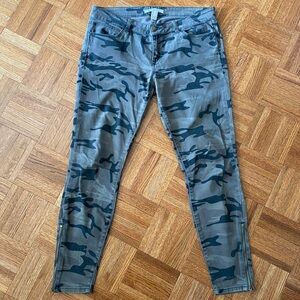 Camouflage Skinny Jeans with Ankle Zippers